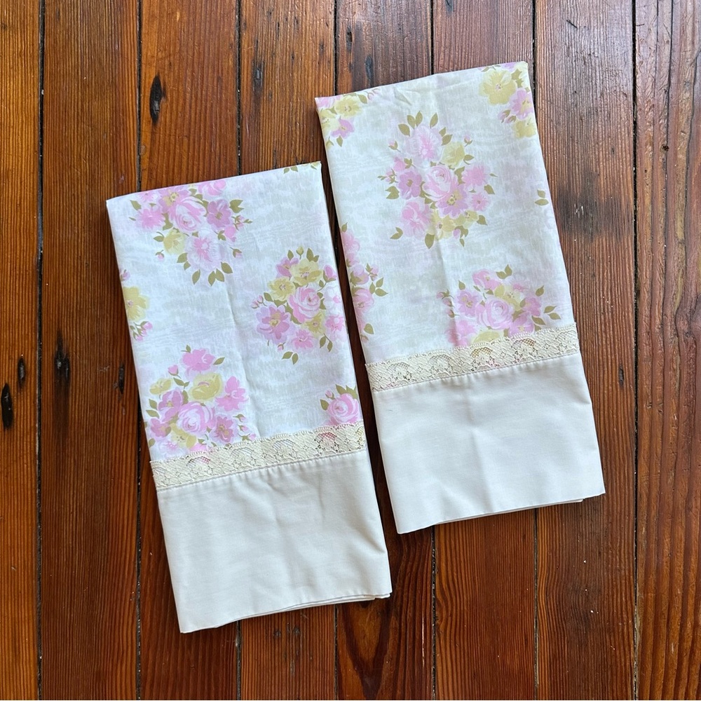 Vintage Springmaid Wondercale set of 2 white & pink floral & lace pillowcases